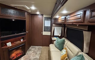 Delivery ONLY!!! 2013 Fleetwood RV Bounder 35K