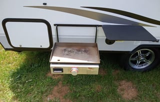 Great layout large windows, skylights + power lift