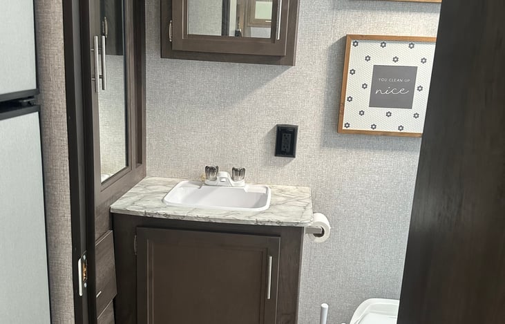 Full bath with ample storage