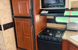 Cozy Family Camper | Sleeps 6 | Delivery Available