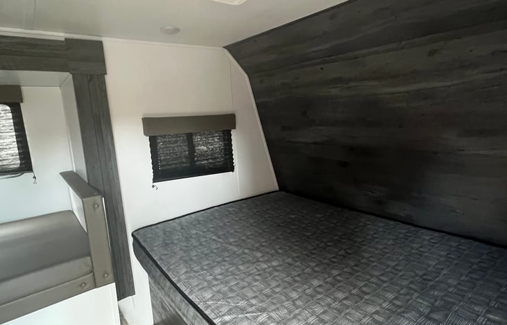 Spaciest Queen size bed will include Linnens