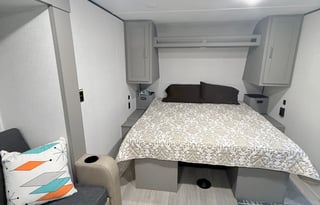 NEW mid-sized family camper fully stocked