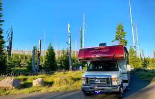 Lucy - Luxury RV for Your Stay in Camp Sherman