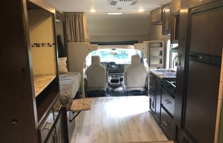 2017 Thor Chateau- Perfect for Adventure Seekers!