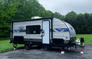 Sleeps 5, 2022 Forest River Salem FSX