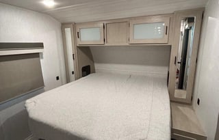 Wayne Wildwood sleeps 6/ 2 slides