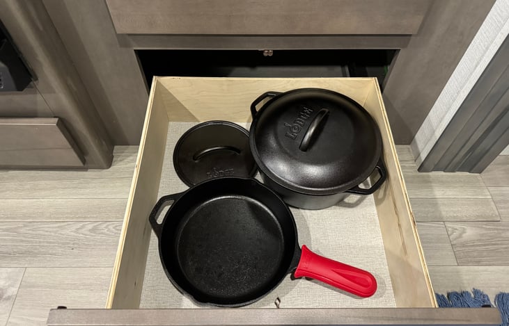 Lodge 10" skillet, dutch oven, & press plate