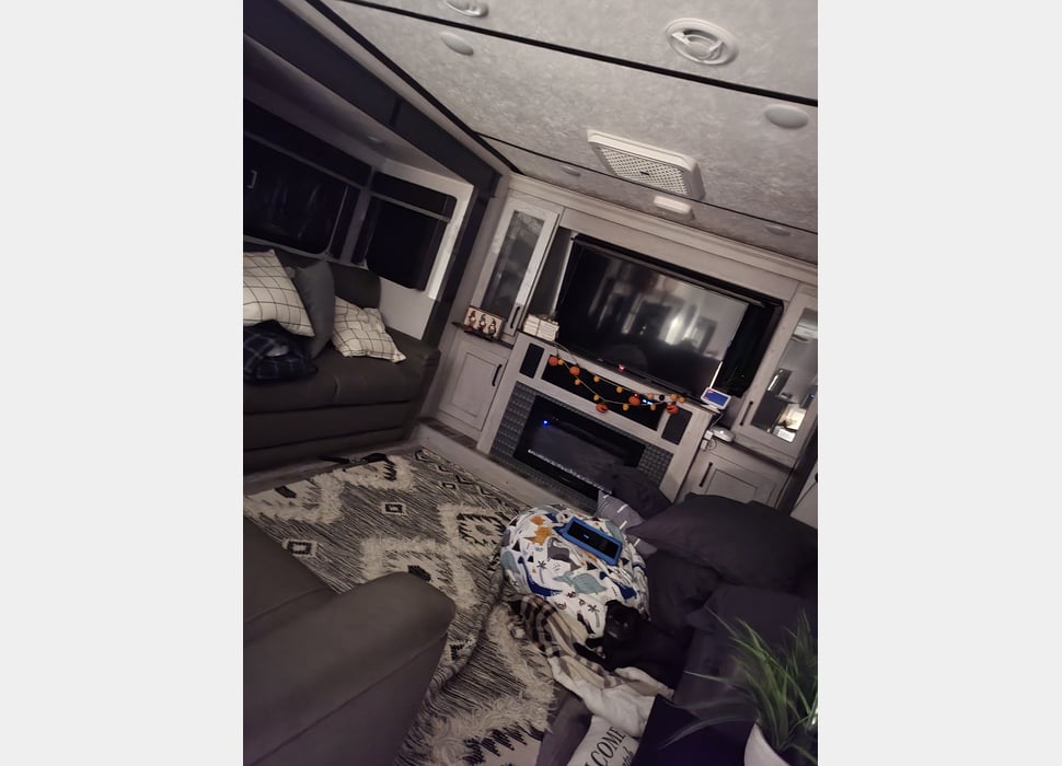 Fifth Wheel rentals in Mineral