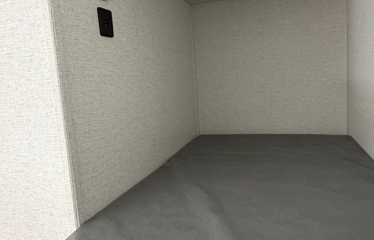 5’9” or under, can sleep comfortably in either bunk. Both have lights and charging ports