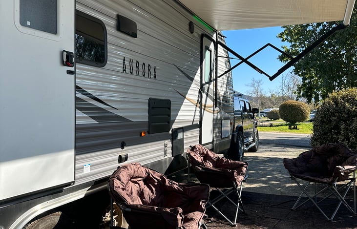 18 foot awning ! and the area rug to match!  dirt free shaded comfort!