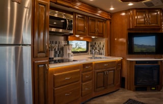 Fully Stocked Diesel w/2 Baths, King + Bunks