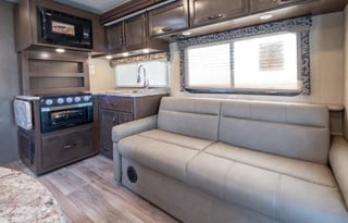 C9:Luxury Thor 10 Sleeper w 3 Bunks! 2 Slides-WiFi