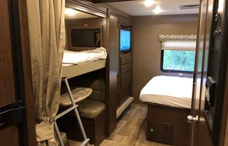 "Sugarbear Express 1" Thor Bunkhouse