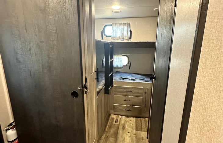 Bunk bed room (4 bunks and half restroom)