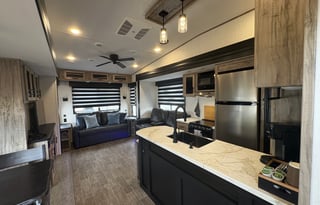 2022 Cherokee Arctic Wolf 3660 Suite