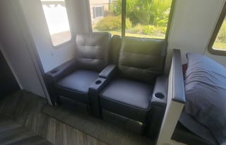 Beautiful Luxury travel trailer w/ King size bed