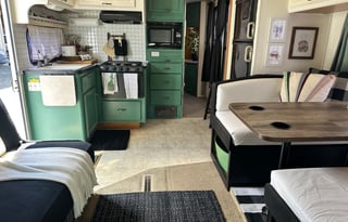 Hi I’m Toby the 2006 Fleetwood RV Tioga 31M