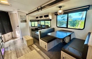 Fun Family Trailer! '22 Sundance Ultra Lite
