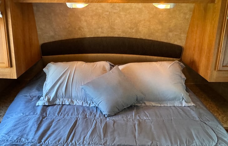Comfortable private Queen with brand new mattress