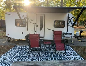 International LIV LIV 19BH