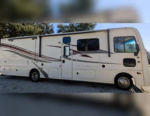 Holiday Rambler Admiral 32S