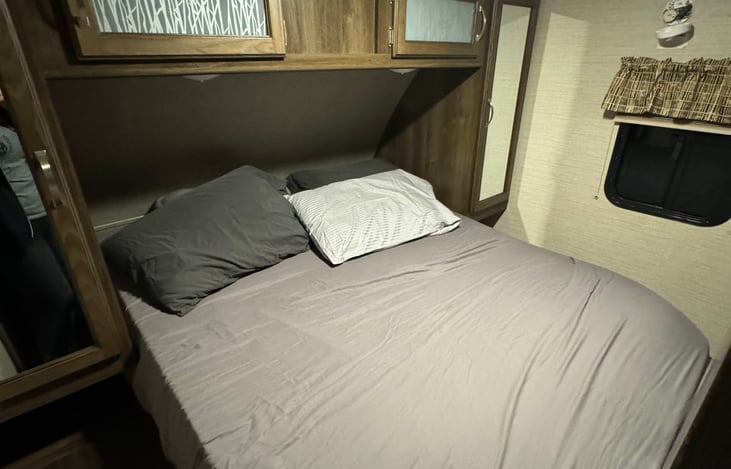 Master bedroom - Queen bed with amazing pillow topper.