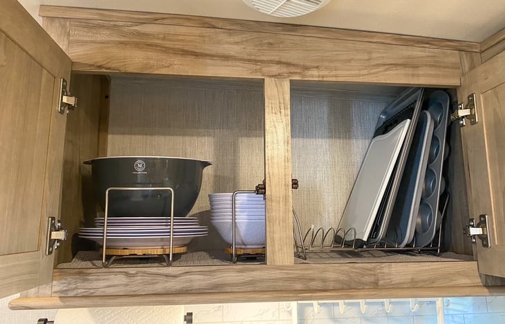 Kitchen has all dishes, dishes, bowls, baking items and all cookware.