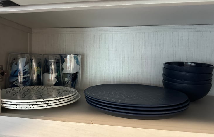 4 of each, dishes provided.