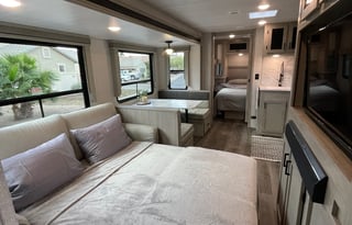 NEW 2022 - SLEEPS 10 - EASY TOWING - JUST BRING YOUR GROCERIES - DELIVERY & SETUP AVAILABLE