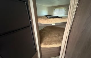 2018 Keystone RV Hideout 242LHS (T-2)