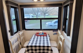 2023 Luxury Fifth Wheel