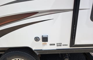 Easy to hard shell camper trailer for 5