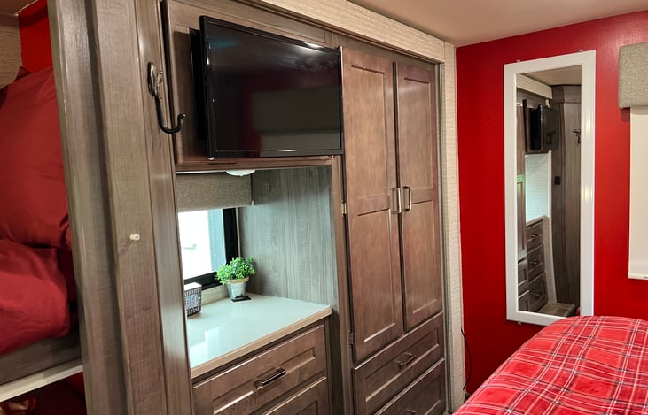 Queen size bedroom with privacy screen