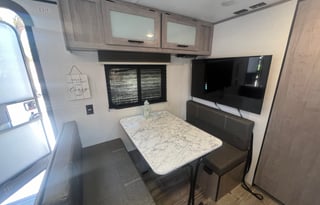 Charming 2024 Coleman 17R - Cozy and Cute!