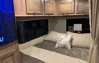Great RV incl outside kitchen large inside TV