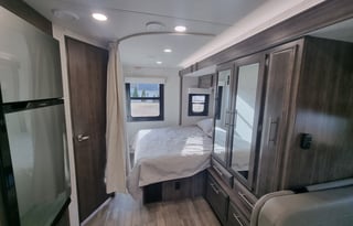 New 2025 Qwest on Mercedes Benz, 25 feet