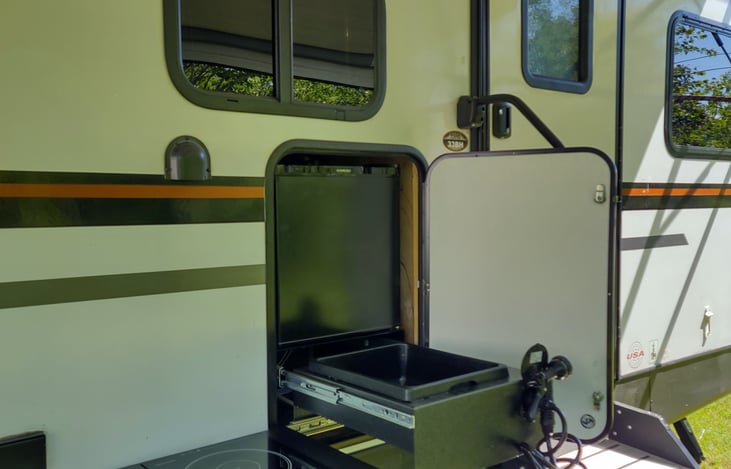 Outdoor kitchen- Mini Fridge, rinse sink, and induction cooktop