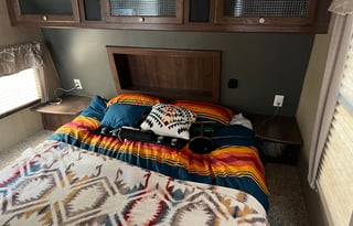 Luxury Keystone RV Sprinter 332DEN