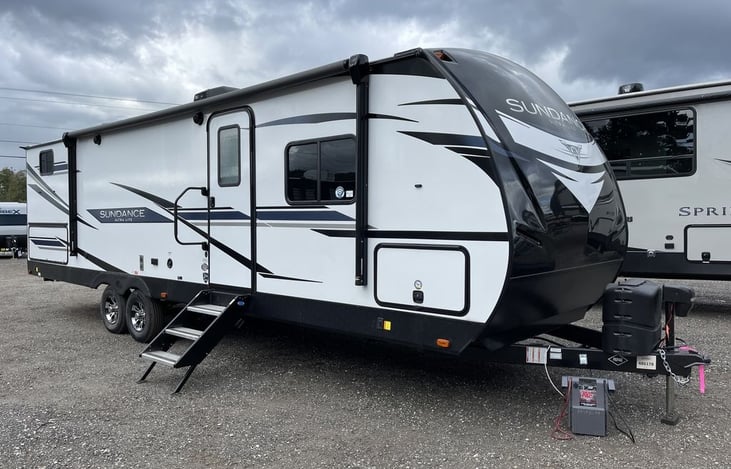 33 foot Heartland Sundance ultra lite travel trailer.