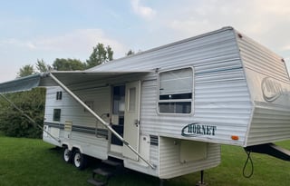 2000 Keystone Hornet 285L - pet friendly