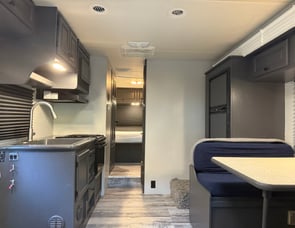 Thor Motor Coach Four Winds 28Z