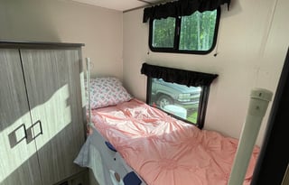 SOCIAL DETOX! Beautifully Modern, Open Concept RV with Toddler Bed!