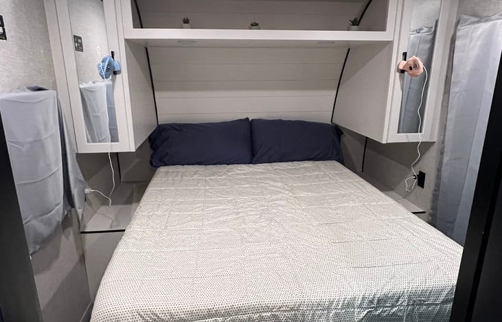 Forward bedroom. Queen bed.