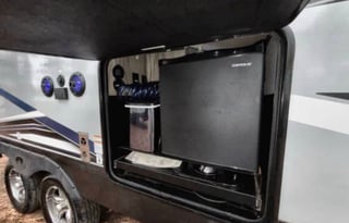 Alpha Wolf – Modern, Spacious, Adventure-Ready!