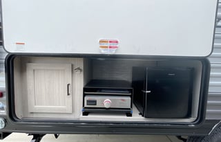 2024 Aurora Light 18BHS Queen Bed and Bunks!