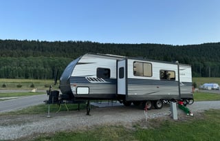 Tons of space/ sleeping option, 1600W solar system