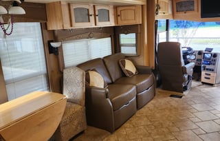 (2008 Winnebago Vectra) The Johnson's Road Coach