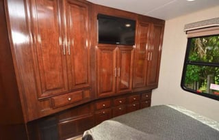 "BEAUTIFUL" 2018 Georgetown 38 ft Luxury RV