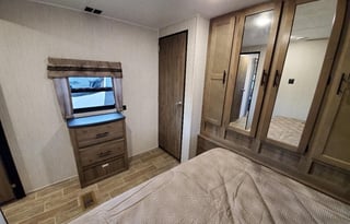 Perfect kids camper! 2 Baths & Washer! Sleeps 9+