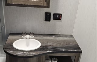 2 bedrooms,Sleeps 10, Heartland Pioneer QB300,